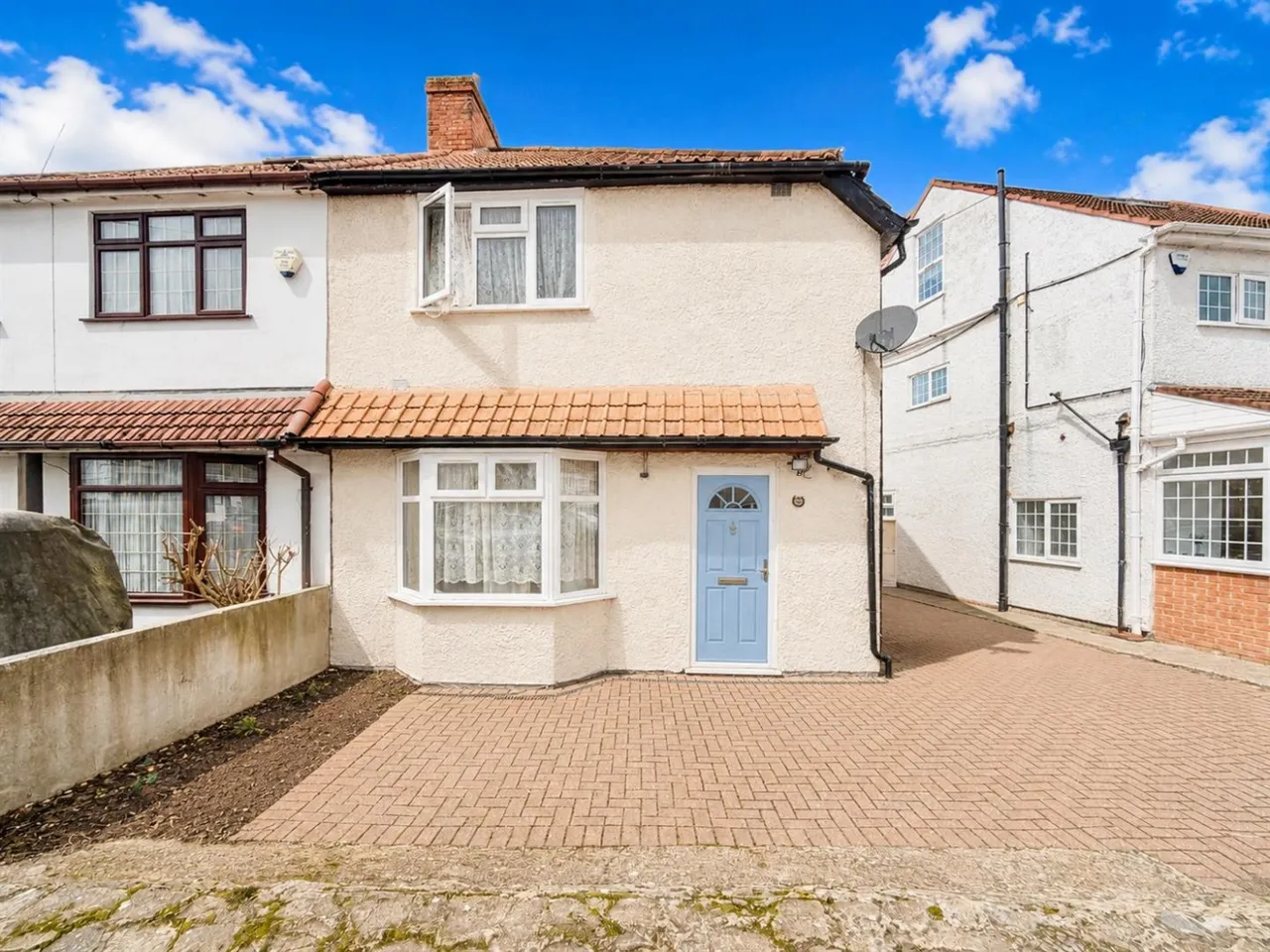 3 bed house for sale, Semi-Detached For SaleWalnut Tree Road, Heston, TW5