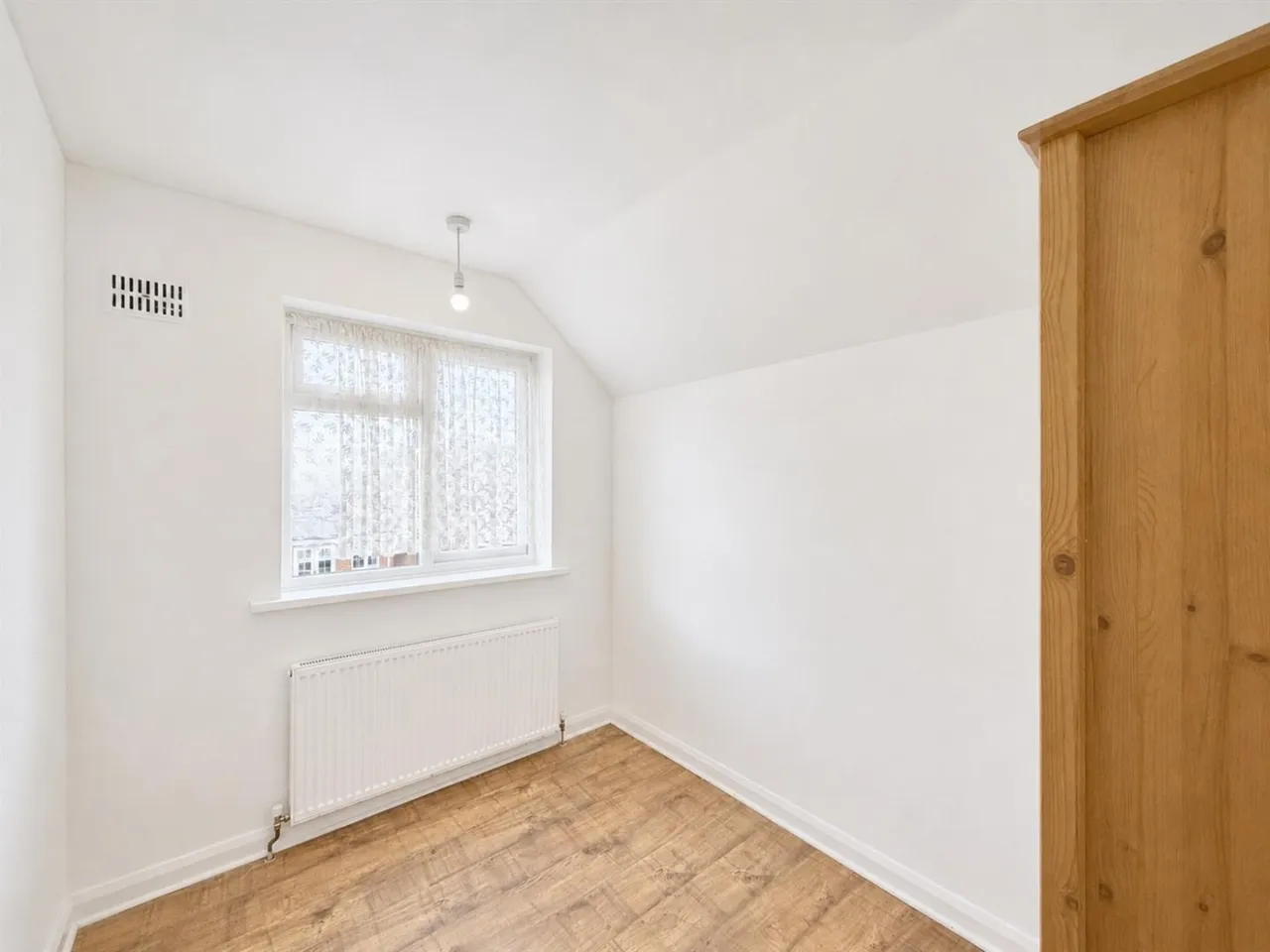Semi-Detached For SaleWalnut Tree Road, Heston, TW5, photo 10