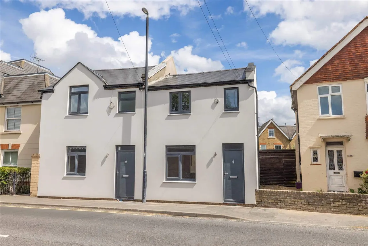 2 bed house for sale — St Leonards Road, Windsor, SL4 3DW