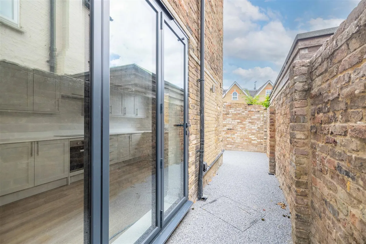 St Leonards Road, Windsor, SL4 3DW, photo 9