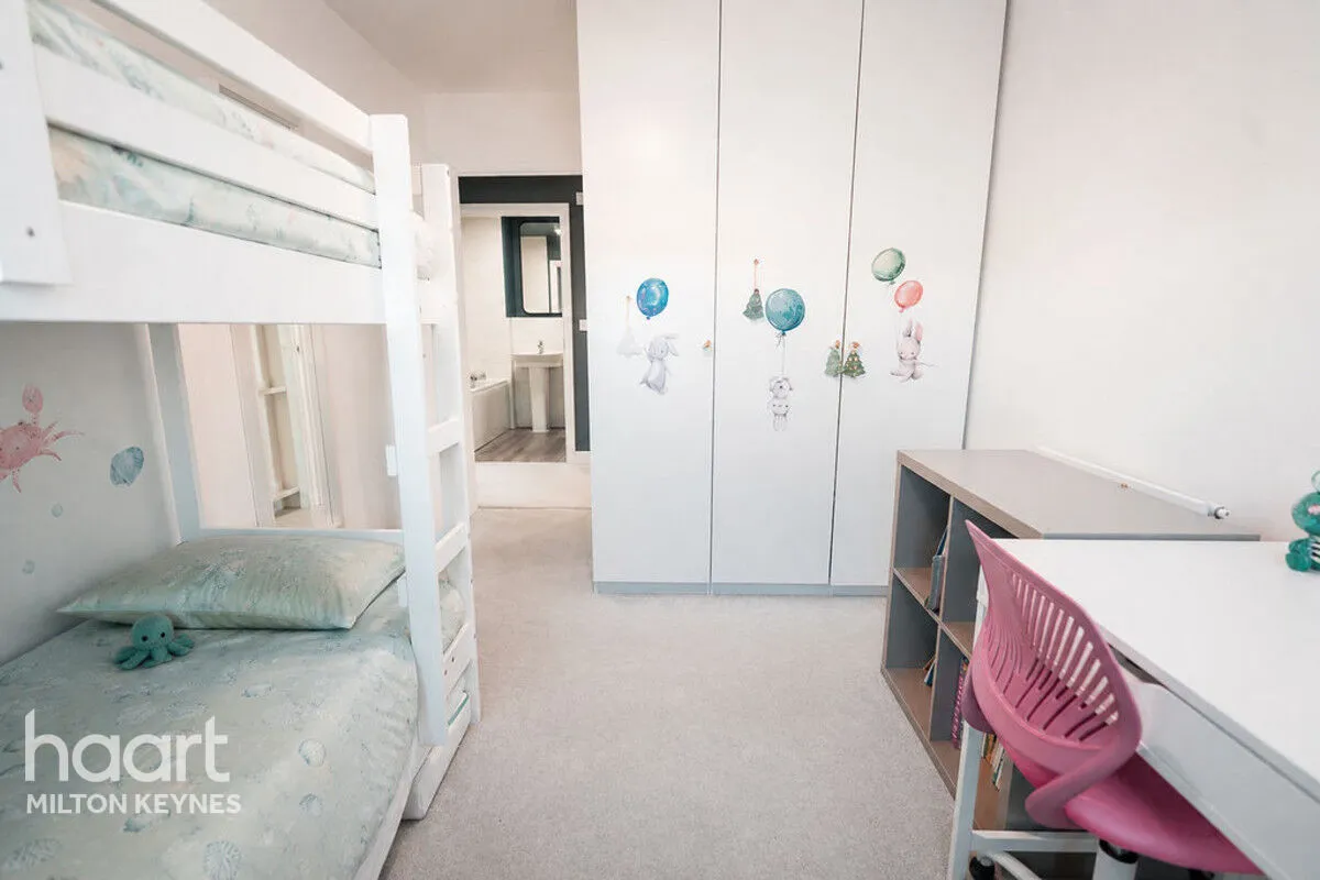 Santa Cruz, Milton Keynes, MK3, photo 10