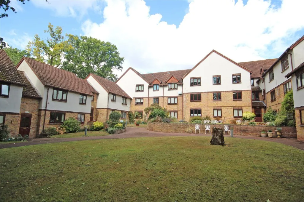 2 bed flat for sale, New Milton, Hampshire