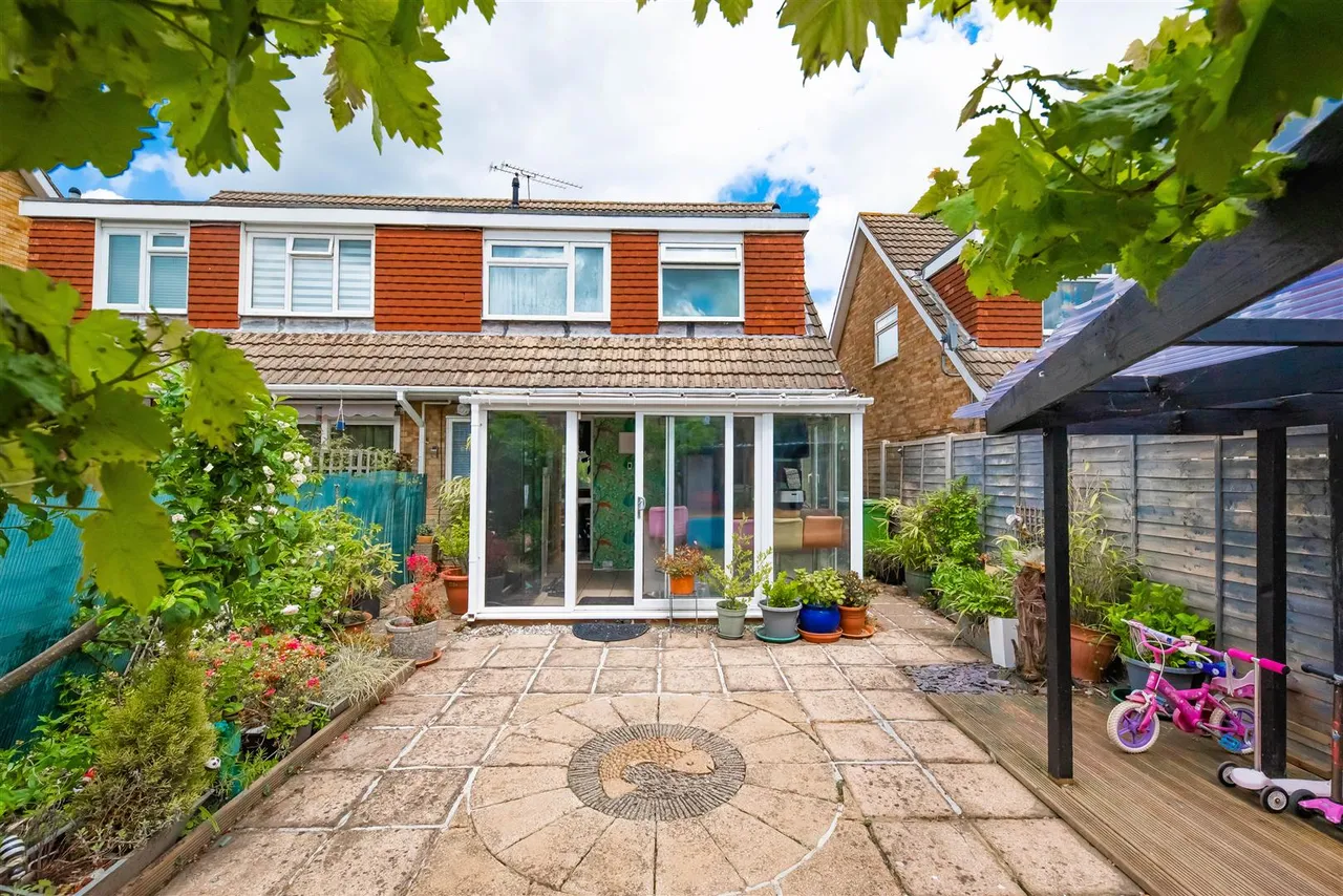 Kepple Place, Bagshot, photo 12
