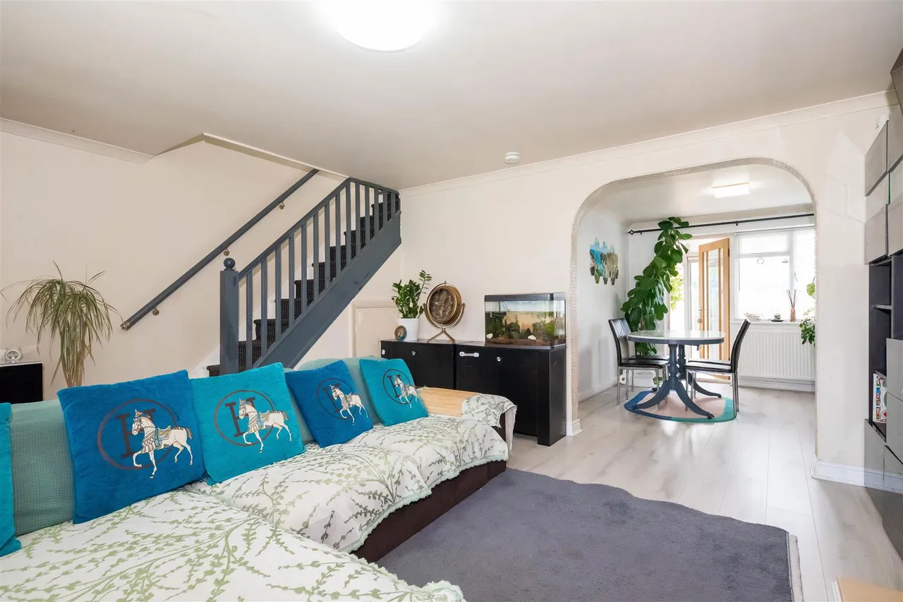Kepple Place, Bagshot, photo 6