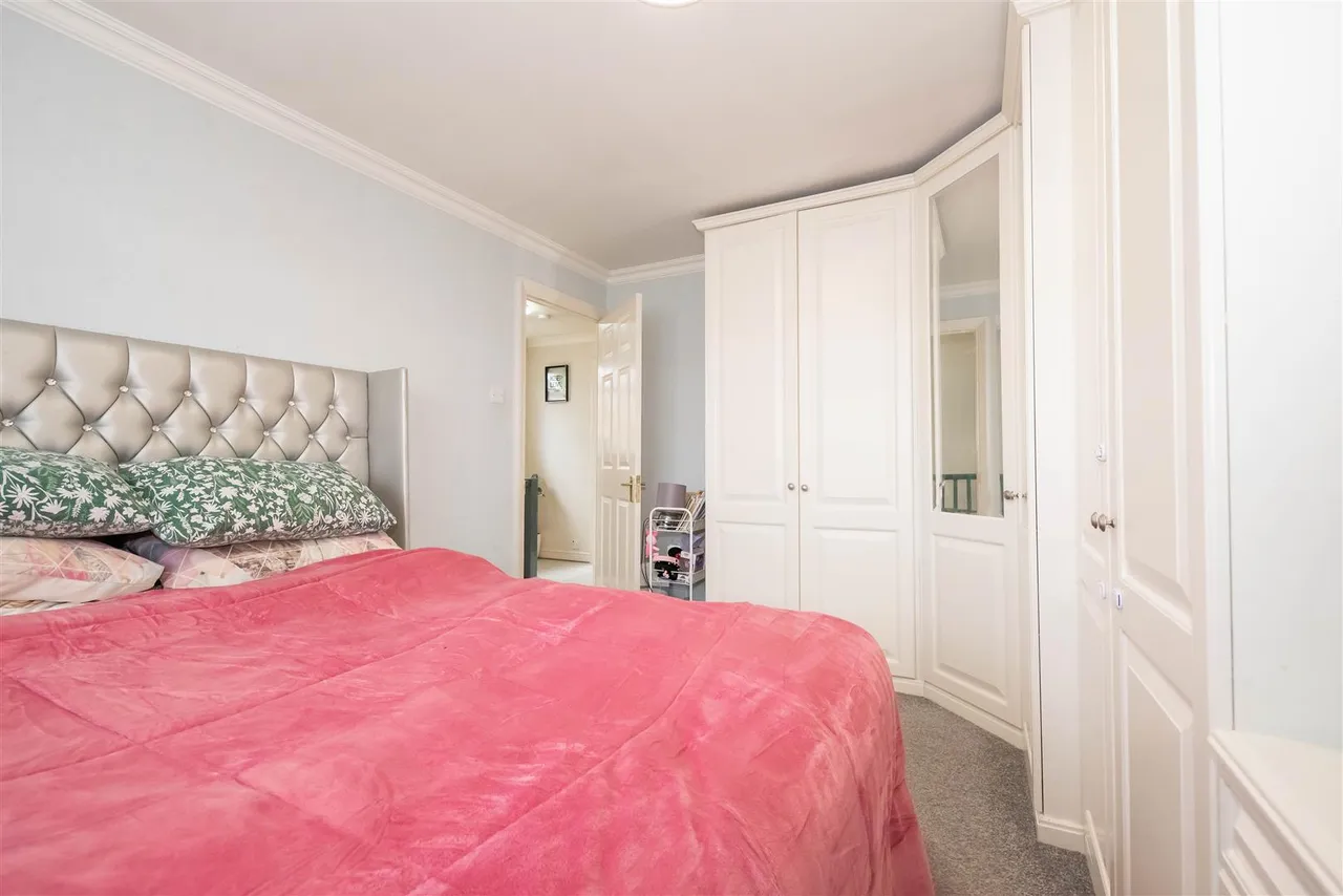 Kepple Place, Bagshot, photo 15