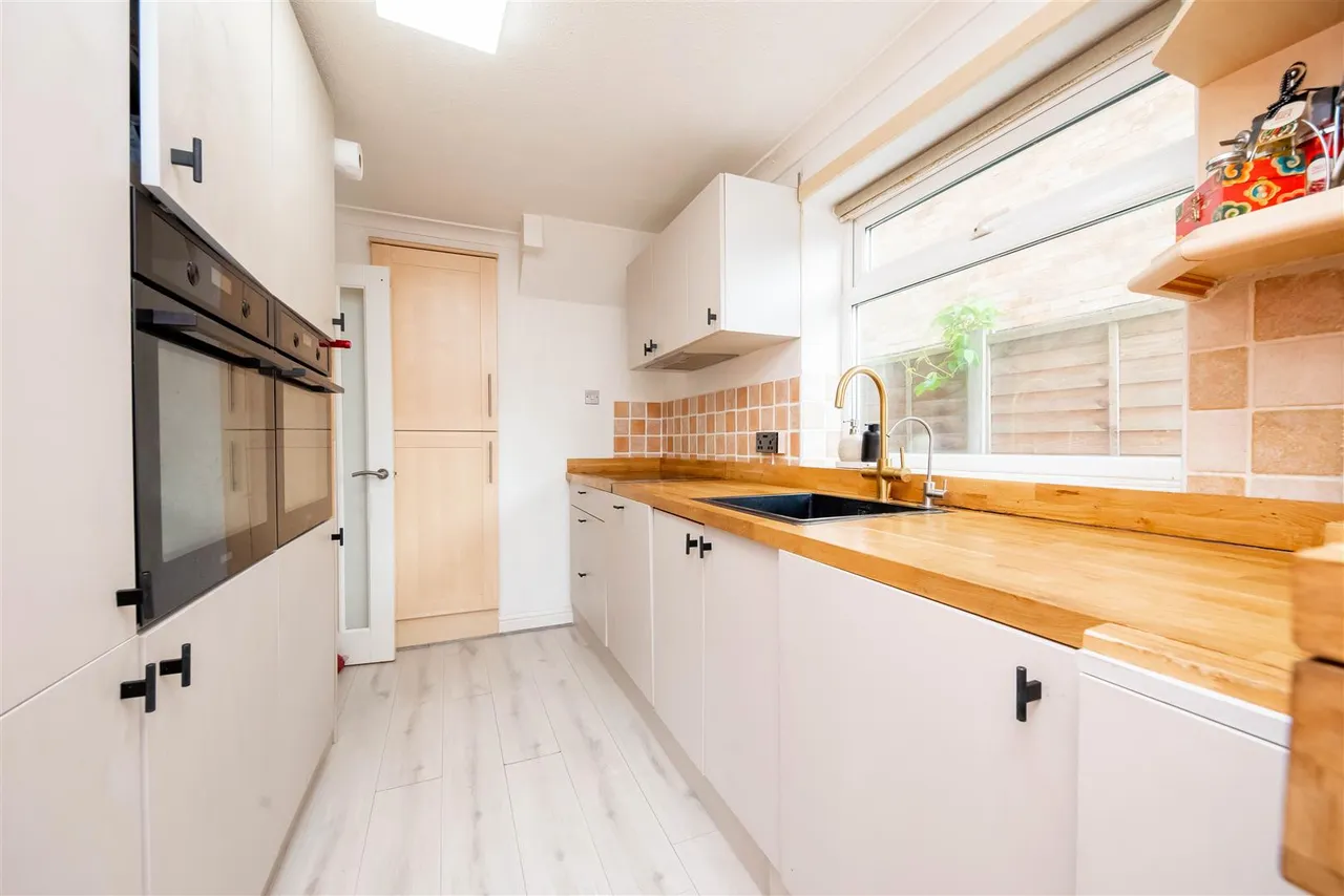 Kepple Place, Bagshot, photo 4