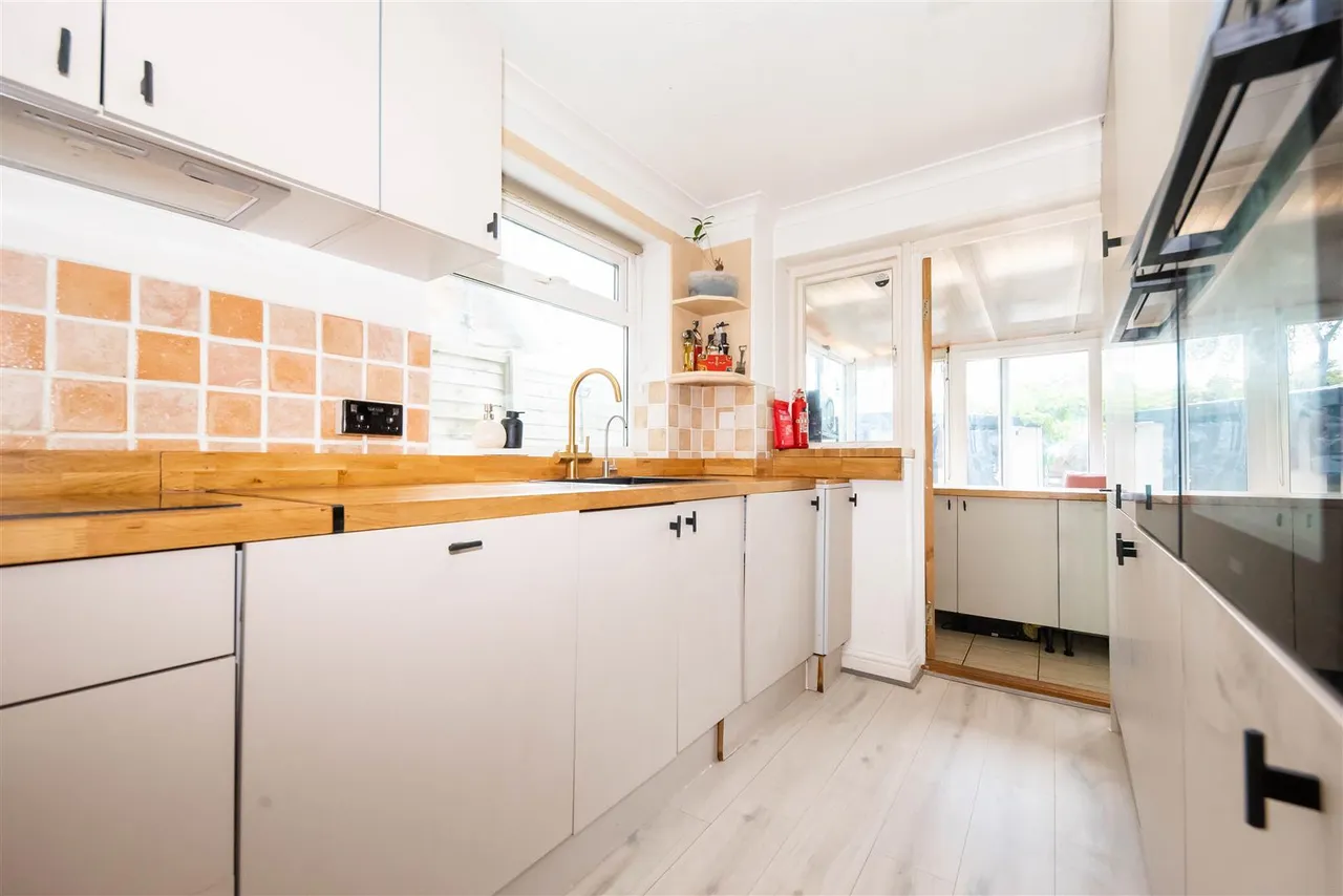 Kepple Place, Bagshot, photo 14