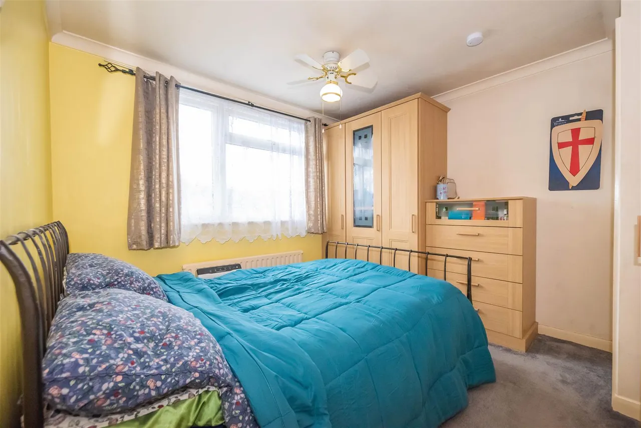 Kepple Place, Bagshot, photo 9