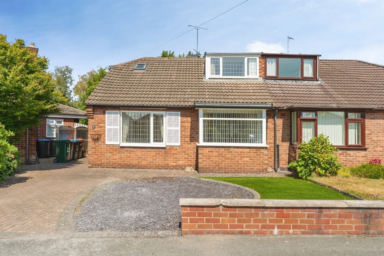 3 bed house for sale — Caldy Close, Chester