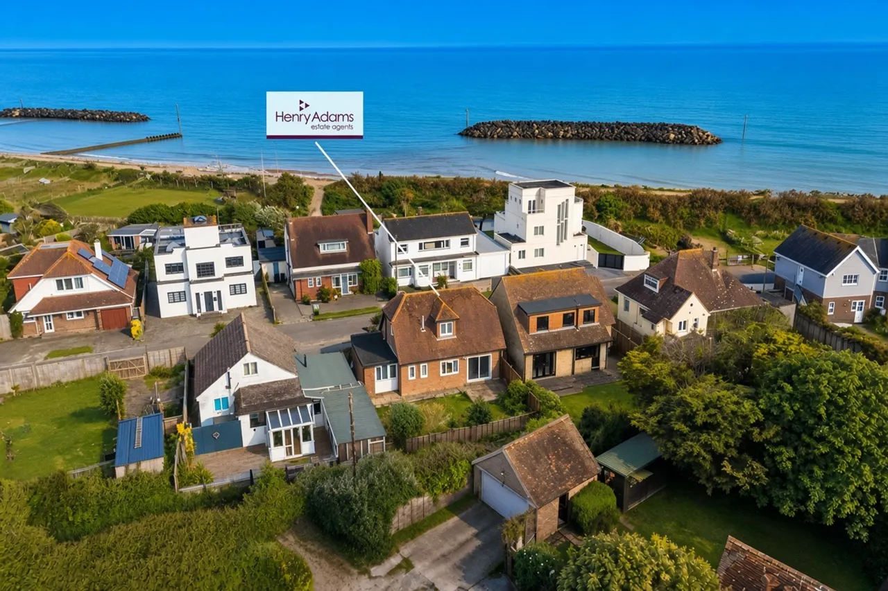 3 bed property for sale, Sea Way, Elmer, PO22