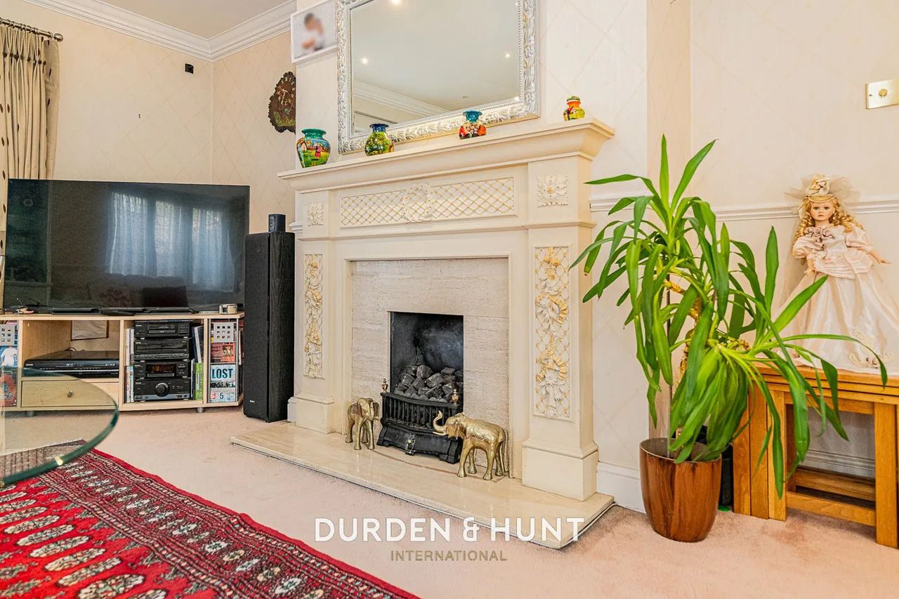 Tall Trees Close, Hornchurch, RM11, photo 3
