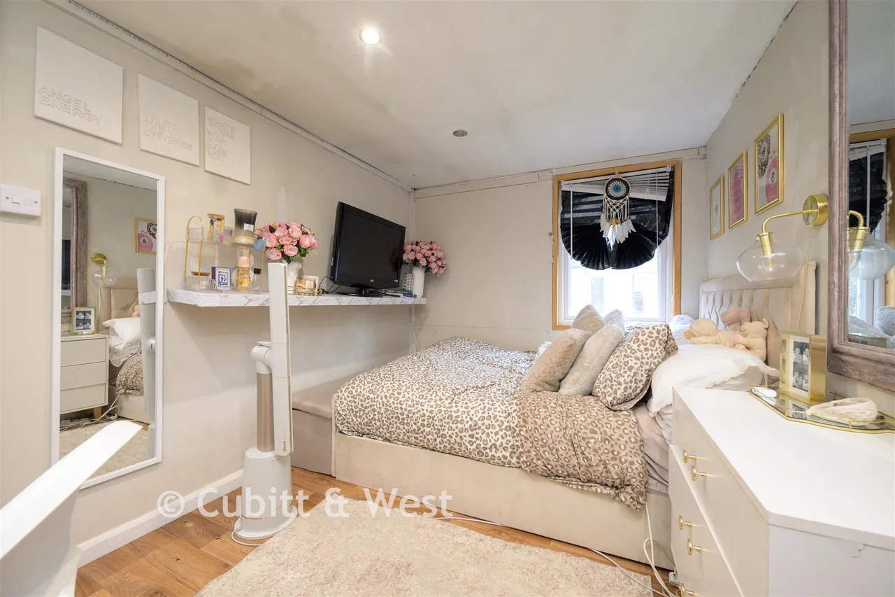 Meath Green Avenue, Horley, RH6, photo 14