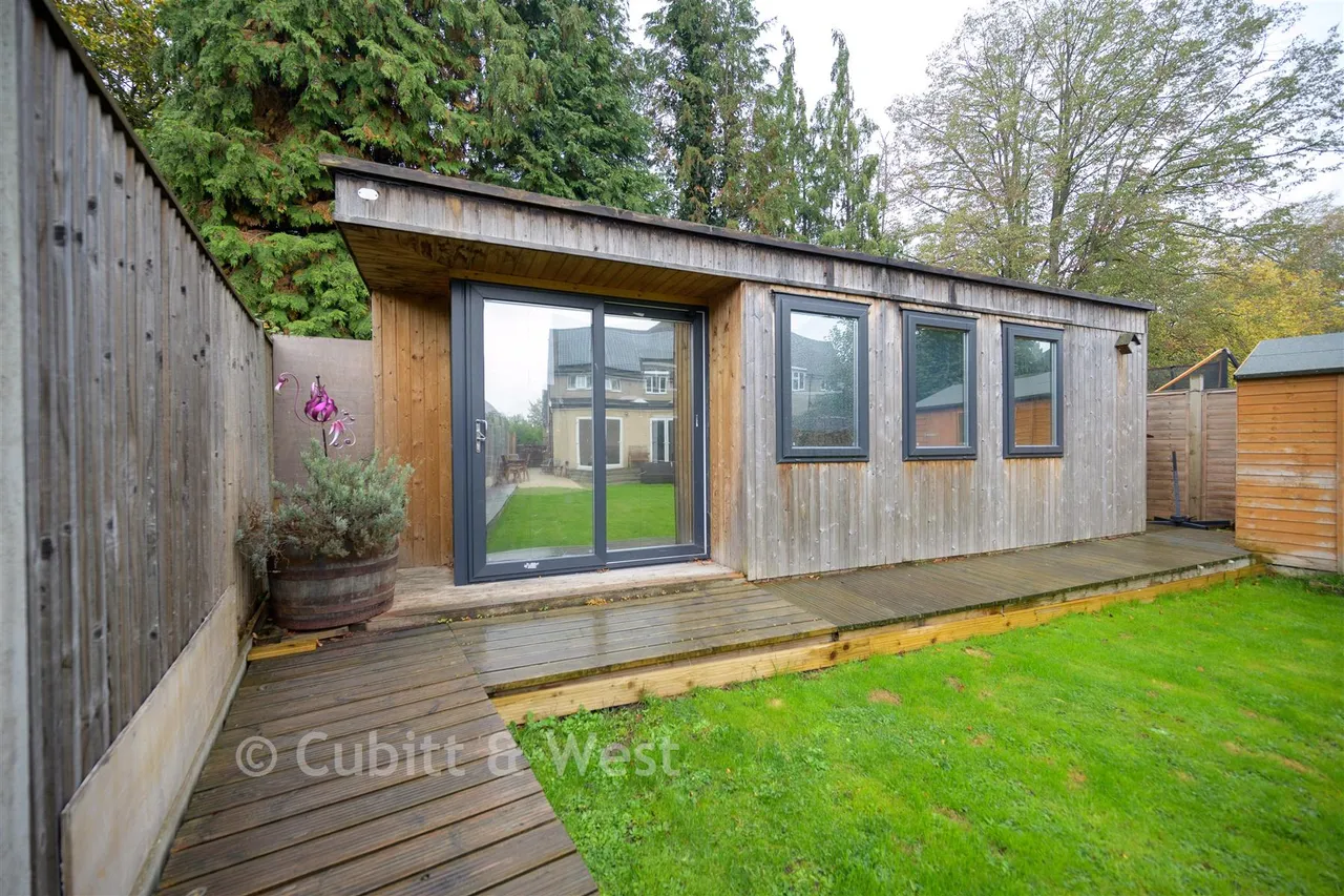 Meath Green Avenue, Horley, RH6, photo 12