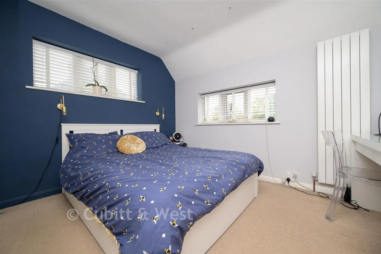 Meath Green Avenue, Horley, RH6, photo 9