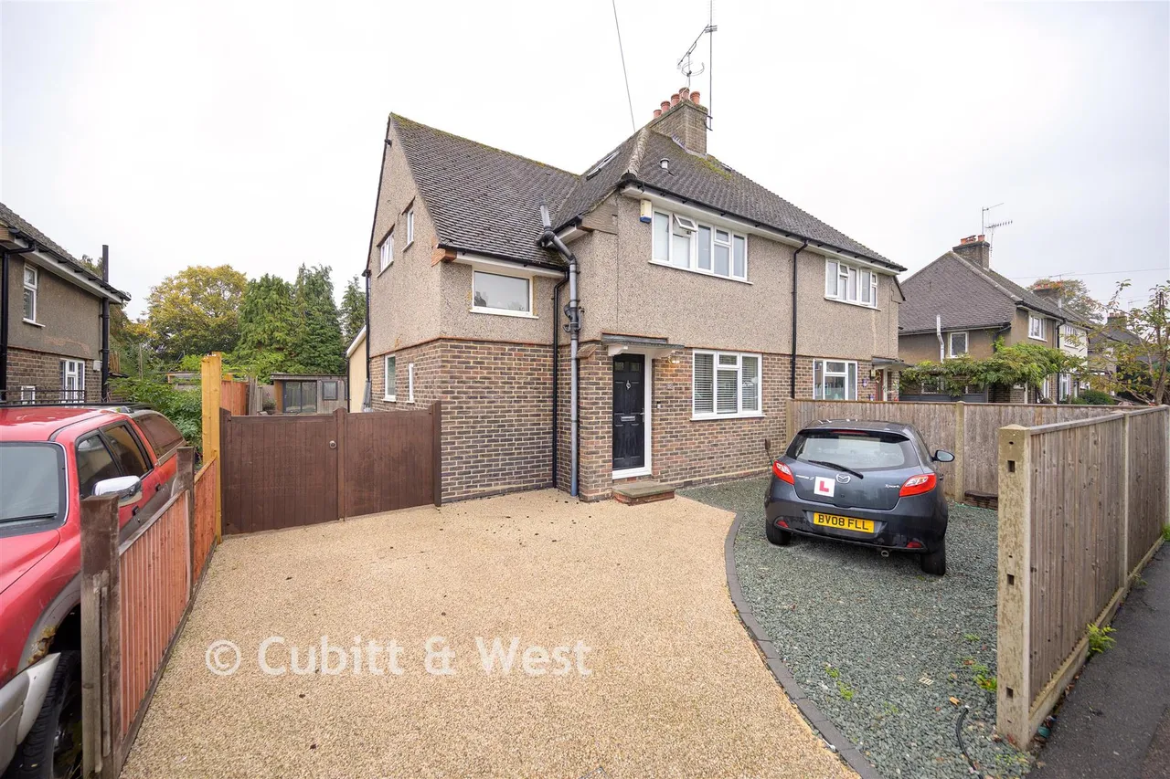 4 bed house for sale, Meath Green Avenue, Horley, RH6