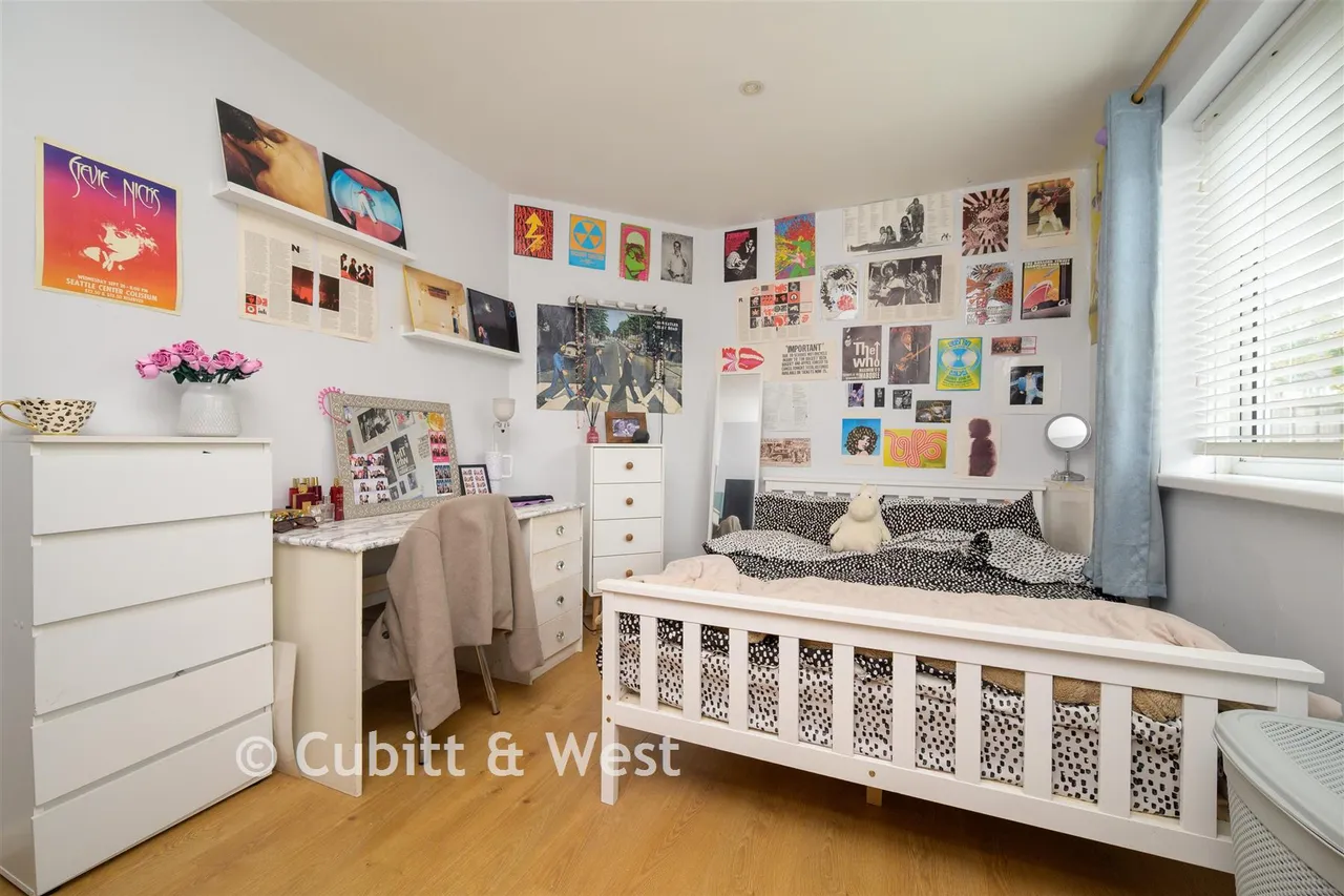 Meath Green Avenue, Horley, RH6, photo 8