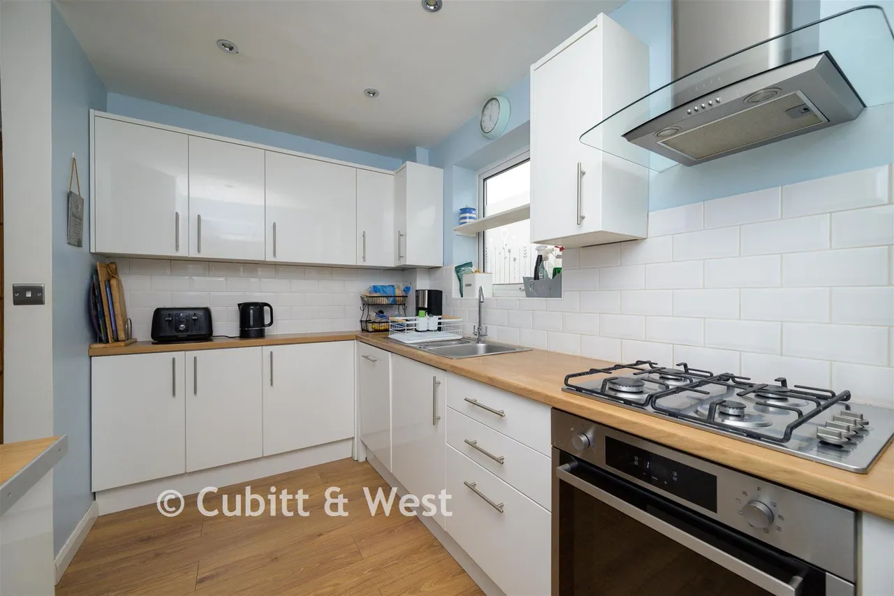 Meath Green Avenue, Horley, RH6, photo 6