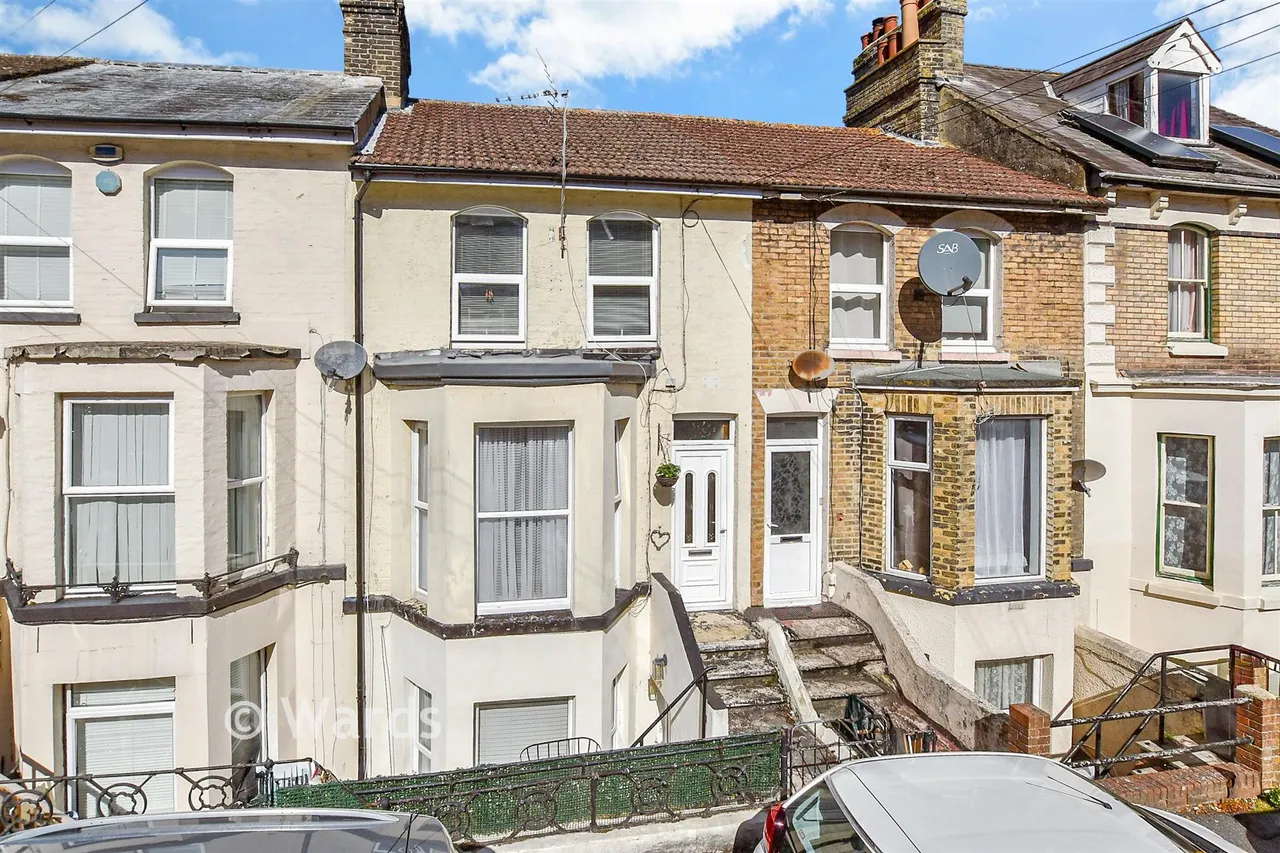 2 bed flat for sale, Clarendon Road, Dover, CT17