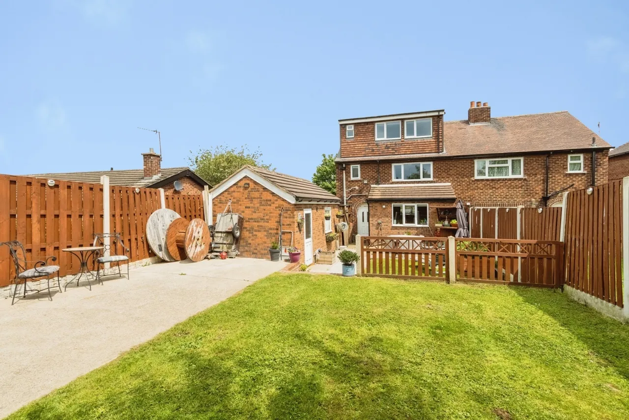 Lowmoor Crescent, Hall Green, Wakefield, West Yorkshire, WF4, photo 4