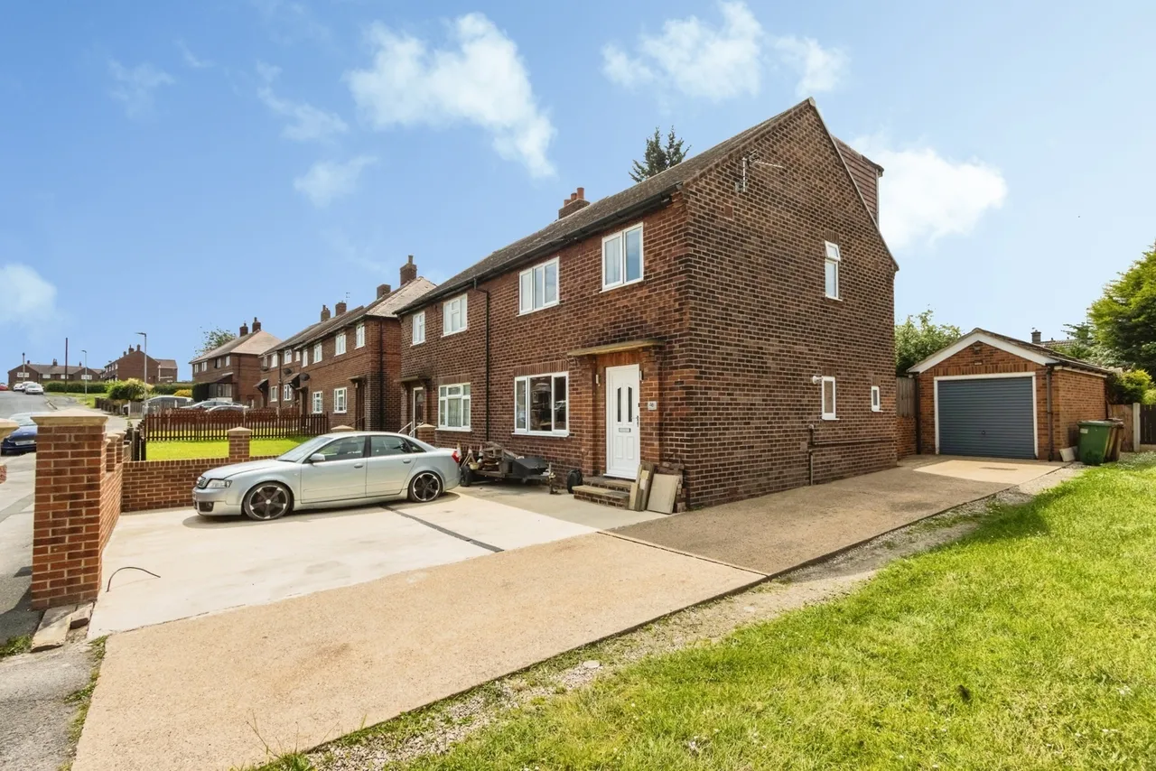 Lowmoor Crescent, Hall Green, Wakefield, West Yorkshire, WF4, photo 18