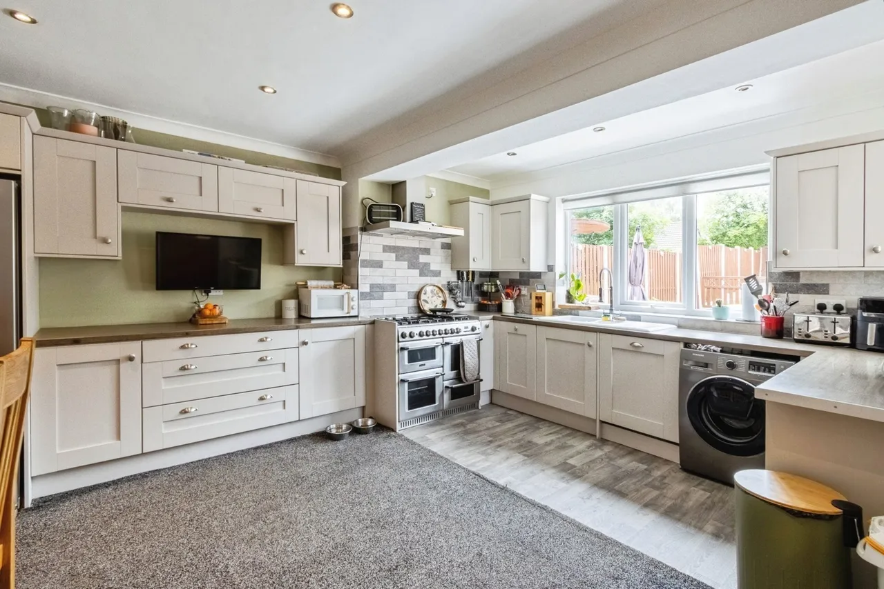 Lowmoor Crescent, Hall Green, Wakefield, West Yorkshire, WF4, photo 6