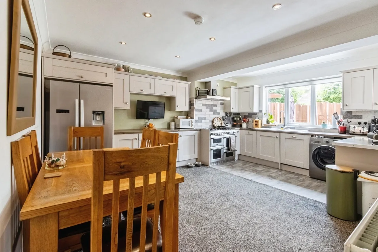 Lowmoor Crescent, Hall Green, Wakefield, West Yorkshire, WF4, photo 3