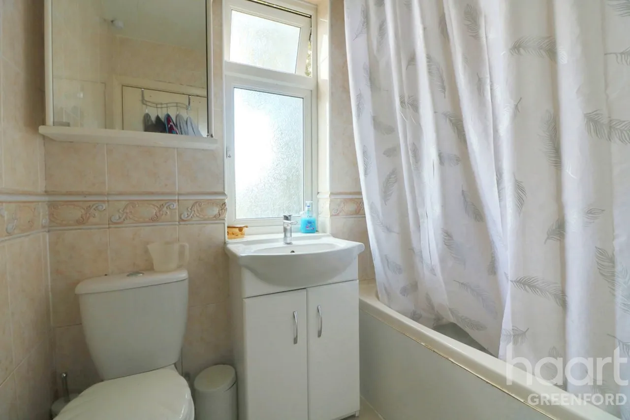Ruislip Road, Greenford, UB6, photo 5
