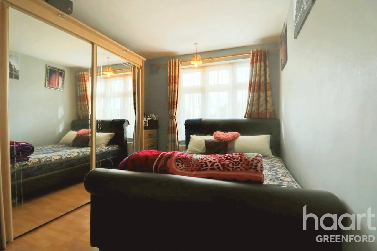 Ruislip Road, Greenford, UB6, photo 3