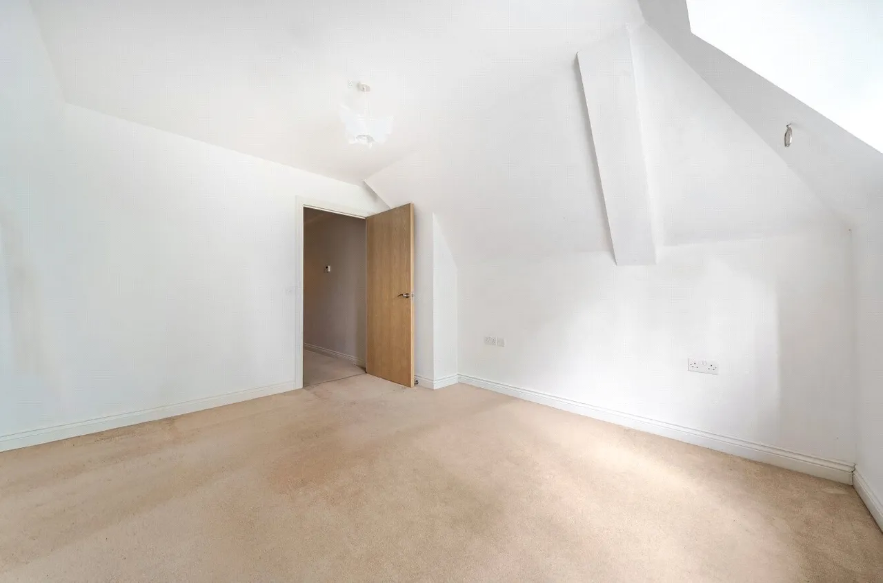 London Road, Guildford, GU1, photo 4
