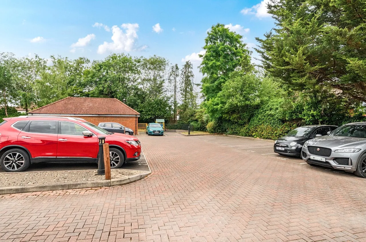 London Road, Guildford, GU1, photo 17