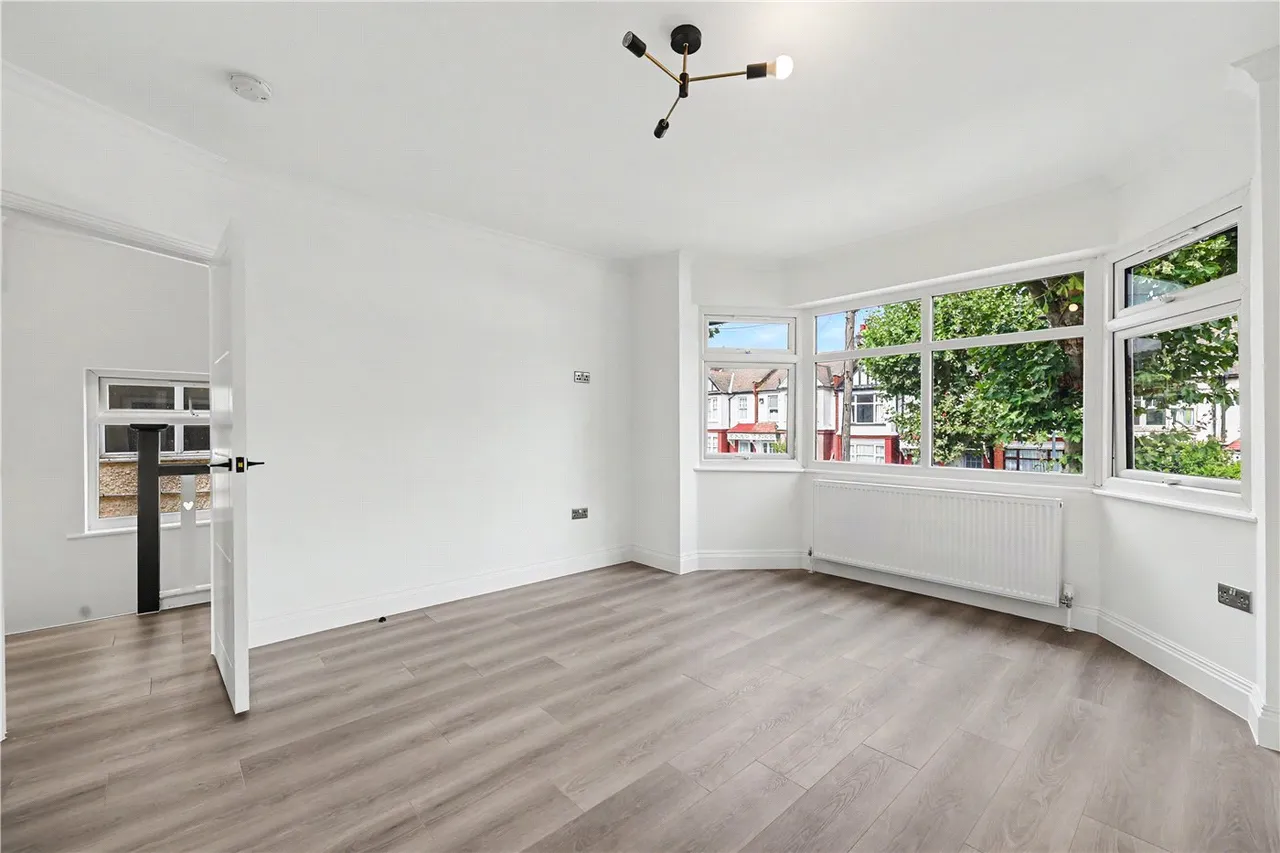 3 bed house for sale — Burnley Road, London, NW10