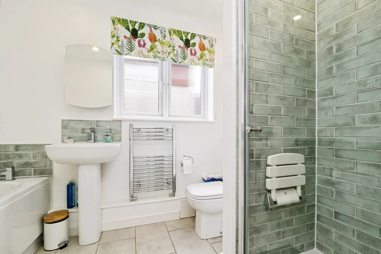 Briscoe Road, Rainham, RM13, photo 25