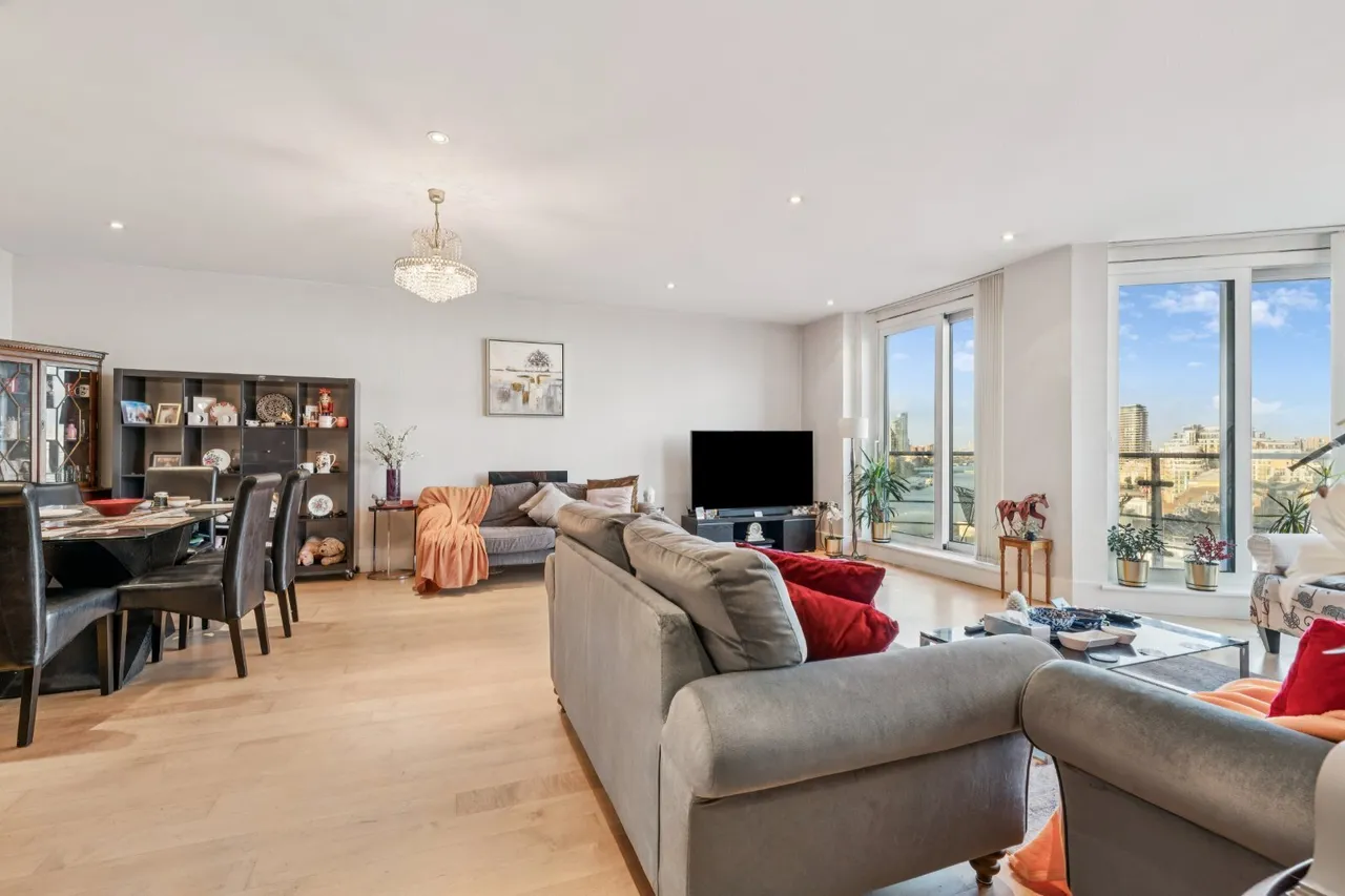 3 bed flat for sale, Juniper Drive, London, SW18