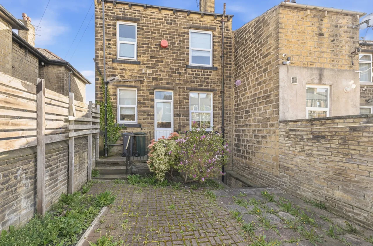St Johns Road, Birkby, photo 10