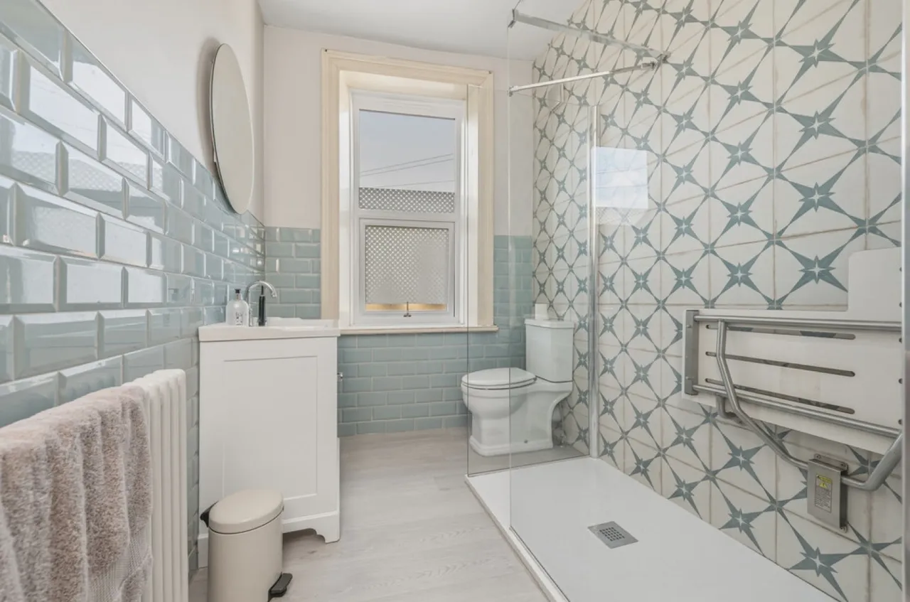 St Johns Road, Birkby, photo 3