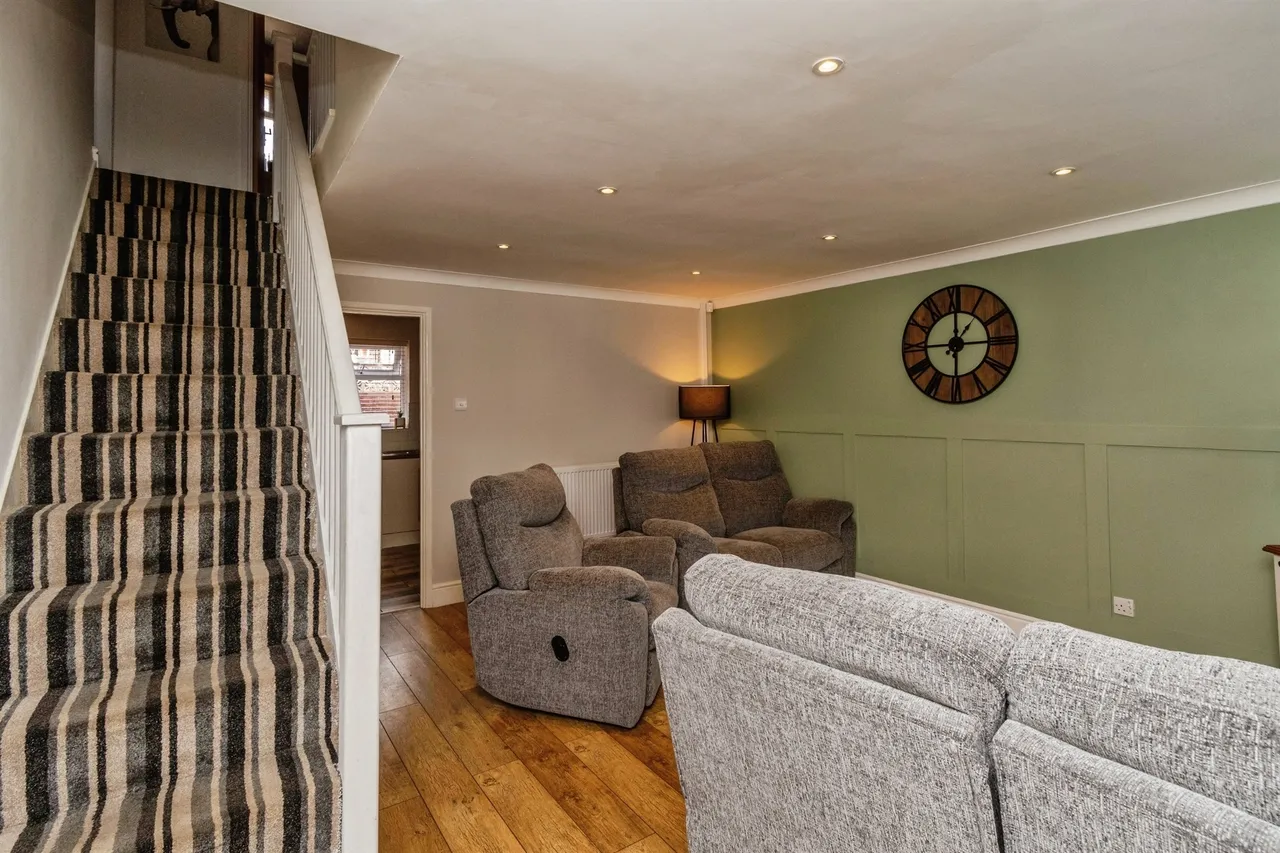 Berrington Drive, Bilston, WV14, photo 2