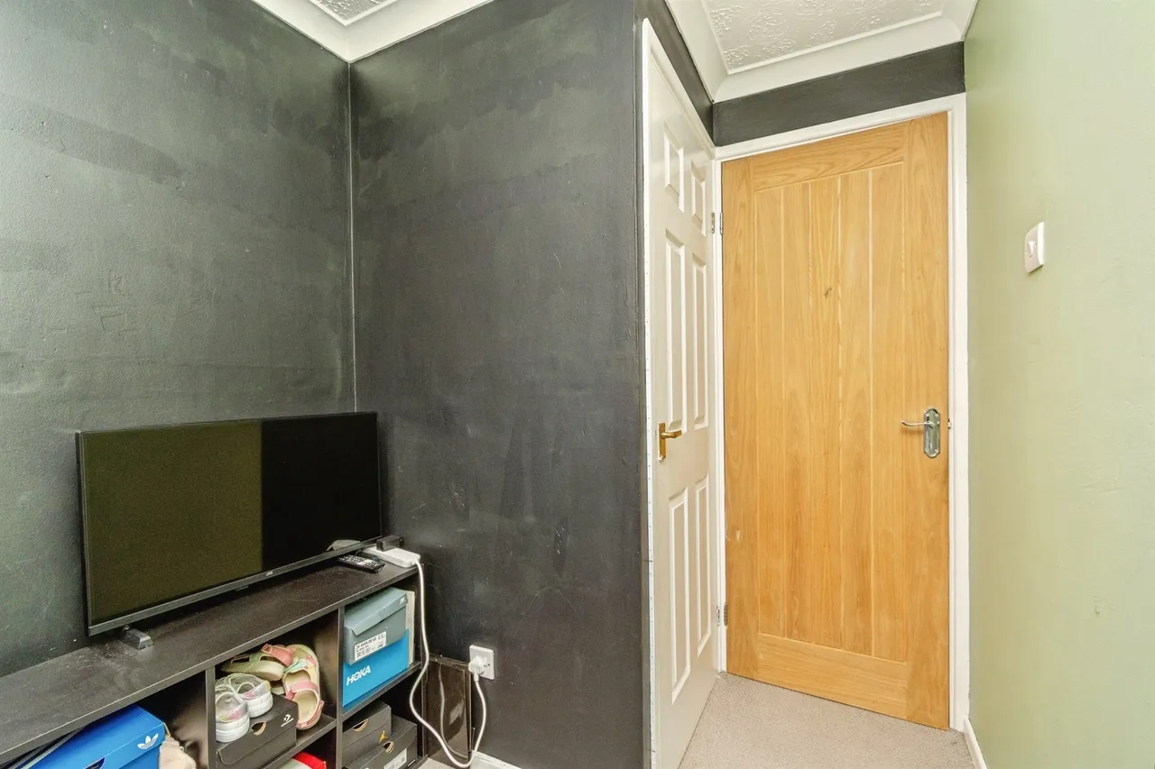 Berrington Drive, Bilston, WV14, photo 11