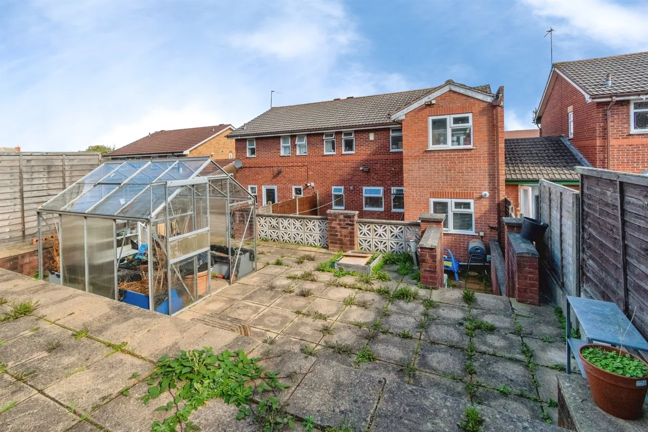 Berrington Drive, Bilston, WV14, photo 12