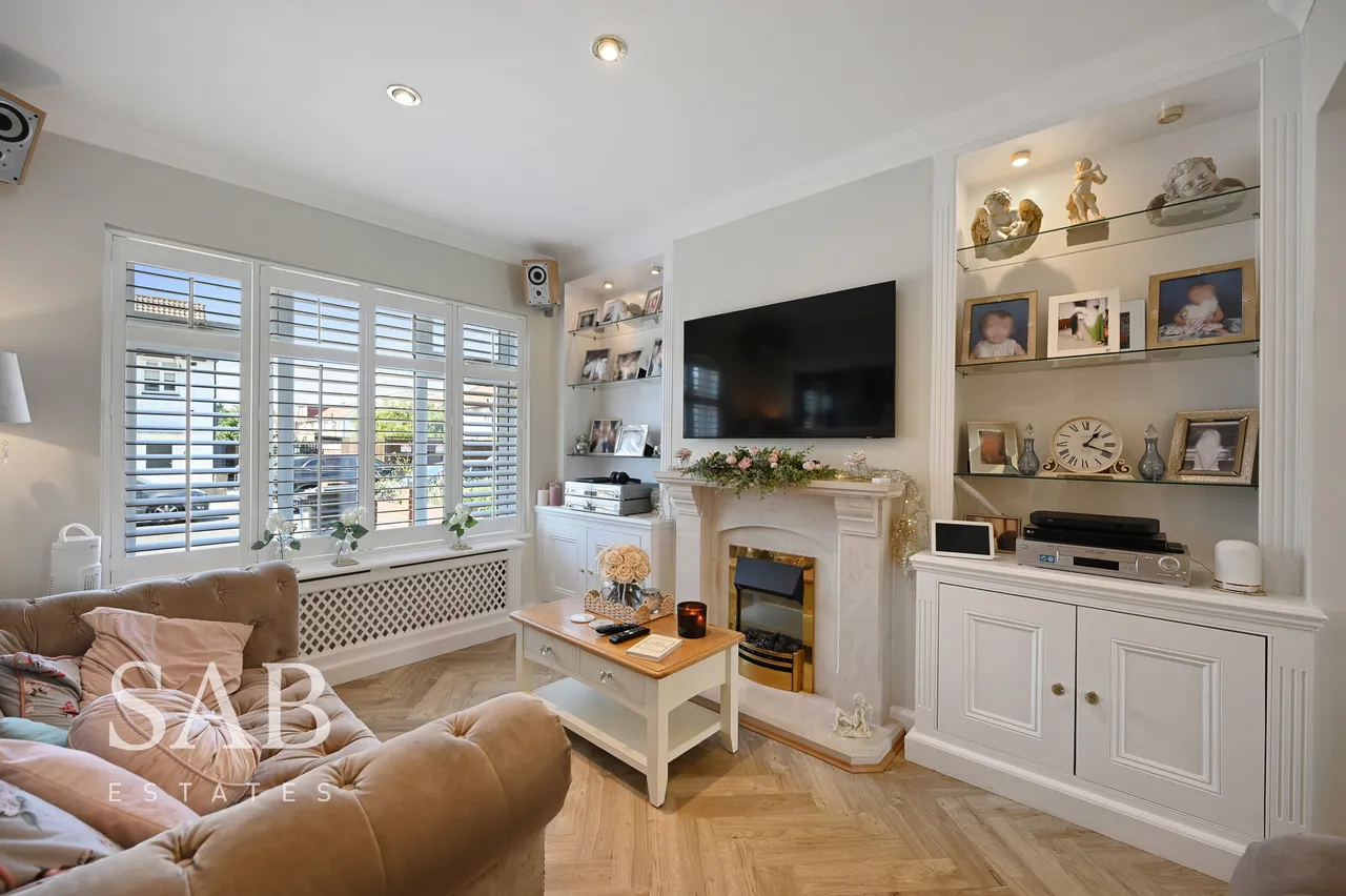 Greenway Gardens, Greenford, UB6, photo 2