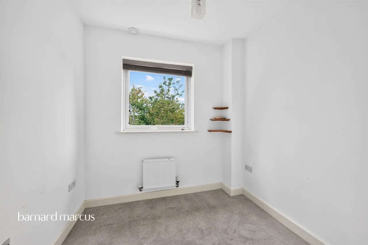 Dalmeny Way, Epsom, KT18, photo 13