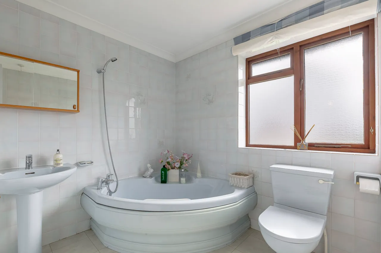 Pembury Grange, Sandown Park, Tunbridge Wells, Kent, TN2 4RP, photo 11