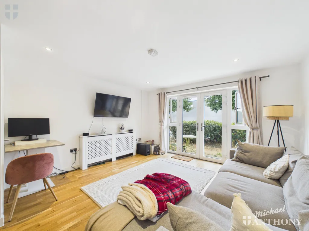 Ainger Close, Aylesbury, HP19 8JW, photo 2