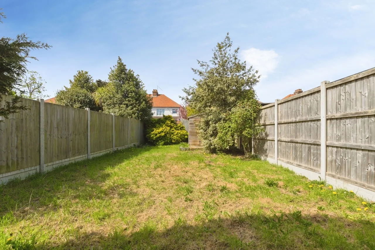 Melbourne Road, Clacton-on-Sea, Essex, CO15, photo 13