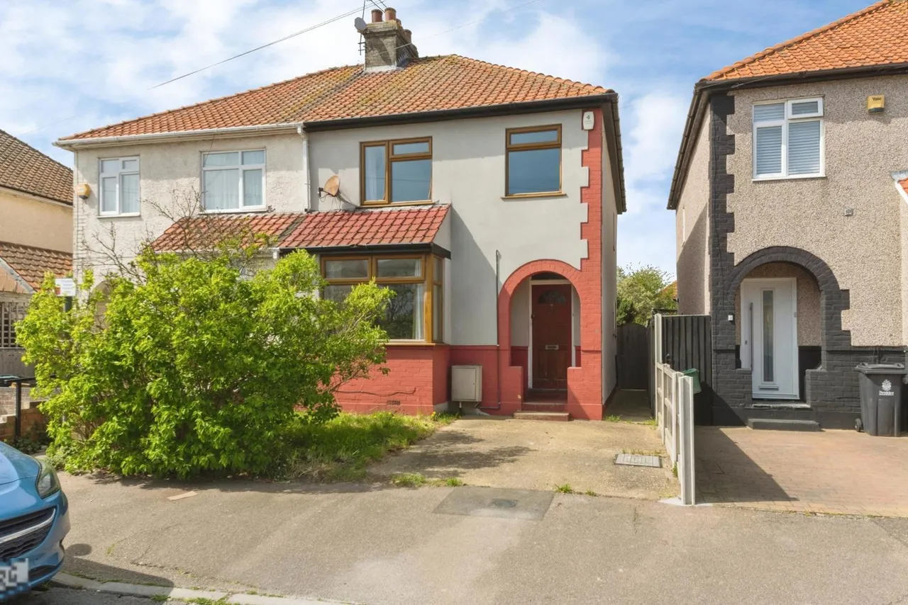 3 bed house for sale — Melbourne Road, Clacton-on-Sea, Essex, CO15