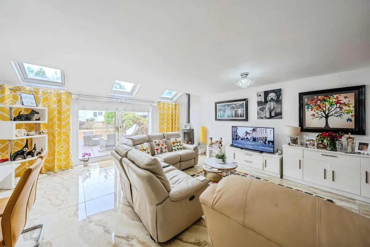 2 bed flat for sale, New Road, Porthcawl, CF36