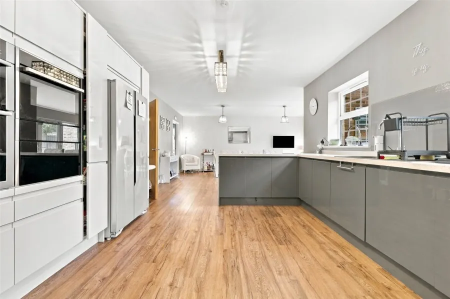 with 5 bedrooms in Takeley, Bishop's Stortford, CM22, photo 6