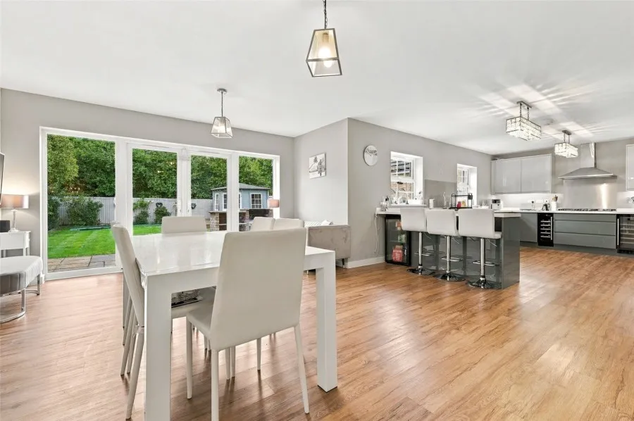 with 5 bedrooms in Takeley, Bishop's Stortford, CM22, photo 2