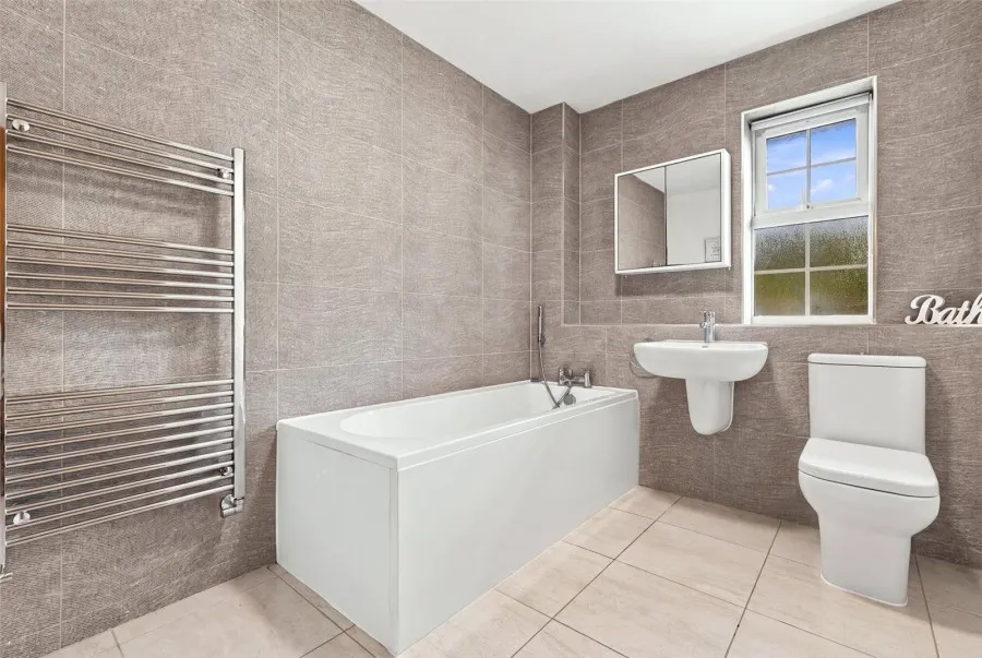 with 5 bedrooms in Takeley, Bishop's Stortford, CM22, photo 13