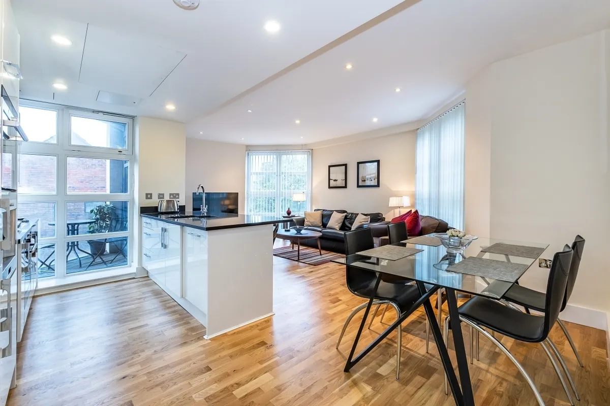 3 bed flat to rent — Moreton Street London SW1V