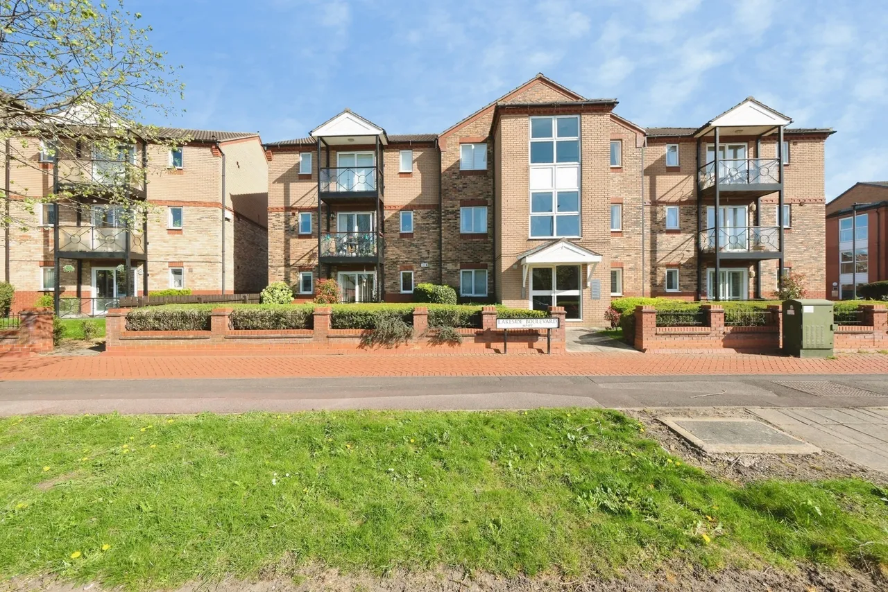 2 bed flat for sale — Lakeside Boulevard, Doncaster, South Yorkshire, DN4